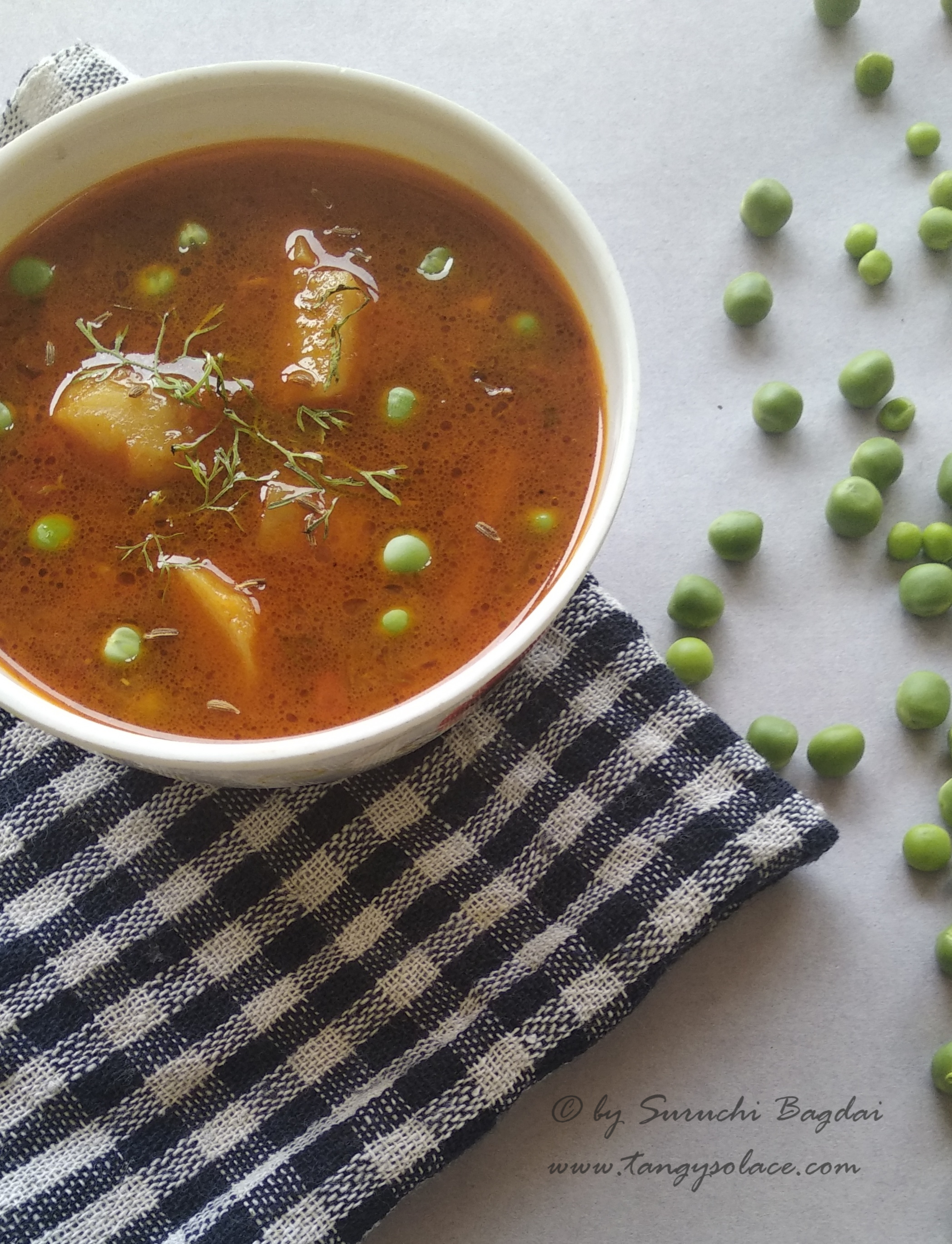 Vataana bataaka nu shaak (Potato and pea curry)