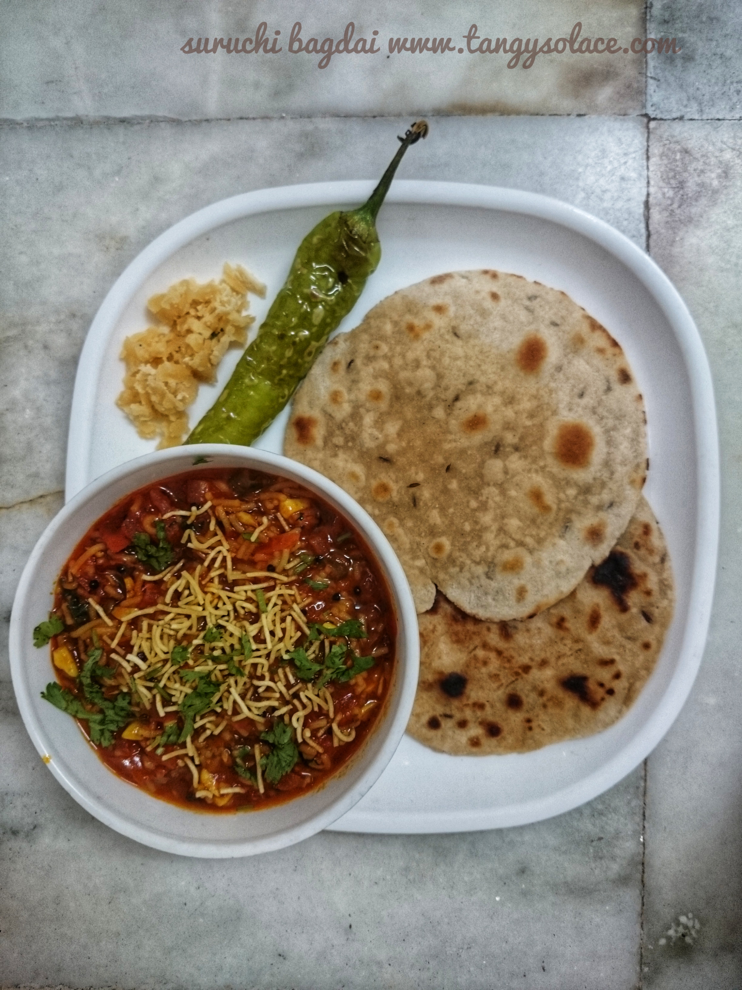 Sev tameta nu shaak (tomato and gramflour vermicelli curry)