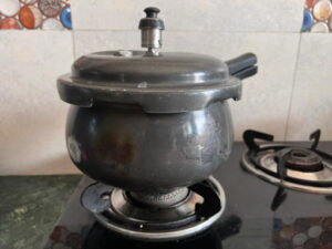 Black pressure cooker photo
